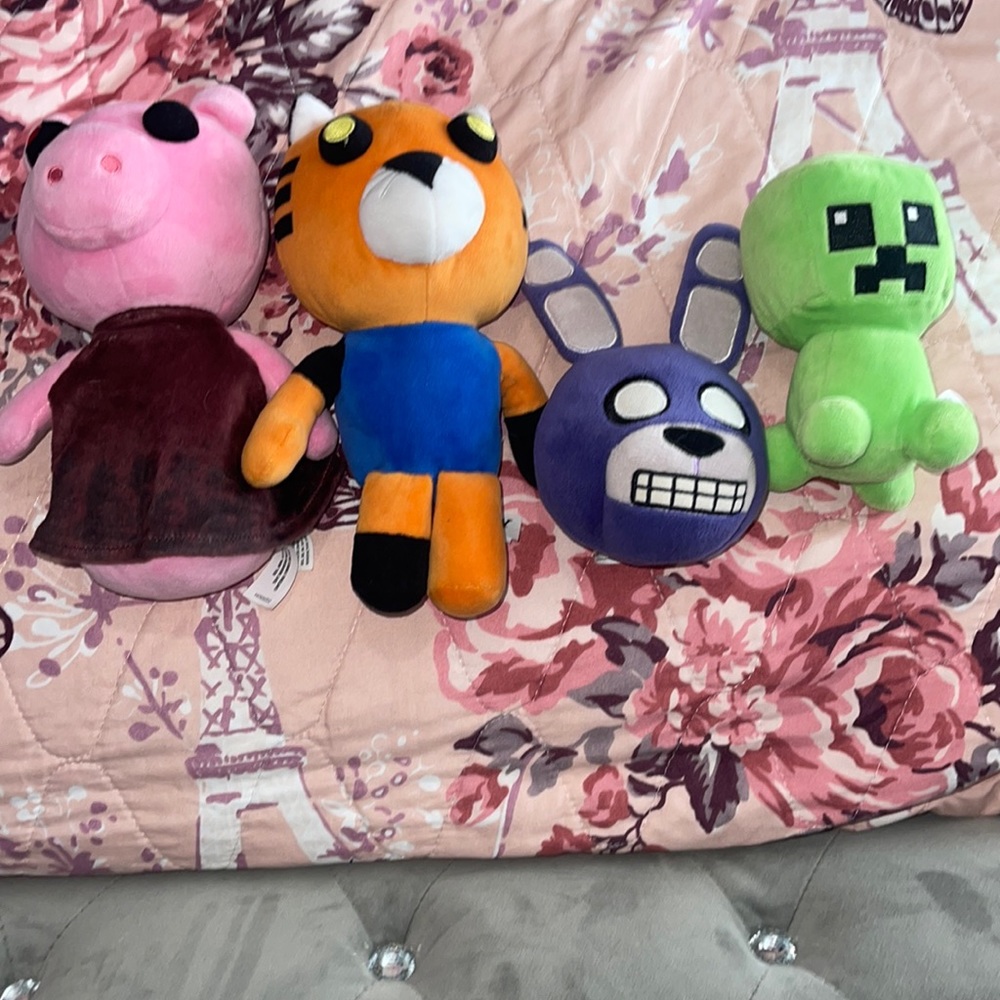 Bundle piggy video game plushies